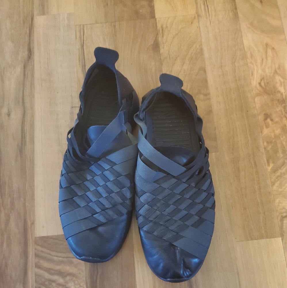Women's Nike Slip on Size 8.5